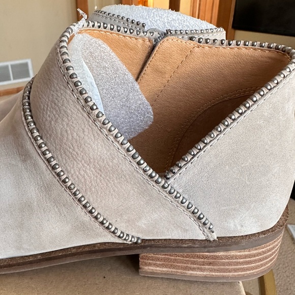 Lucky brand boot. - Picture 1 of 5